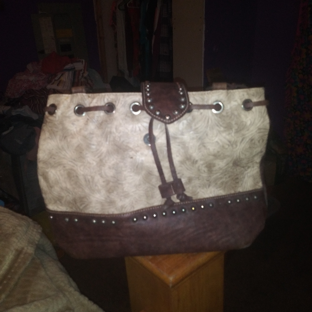 Woman leather purse